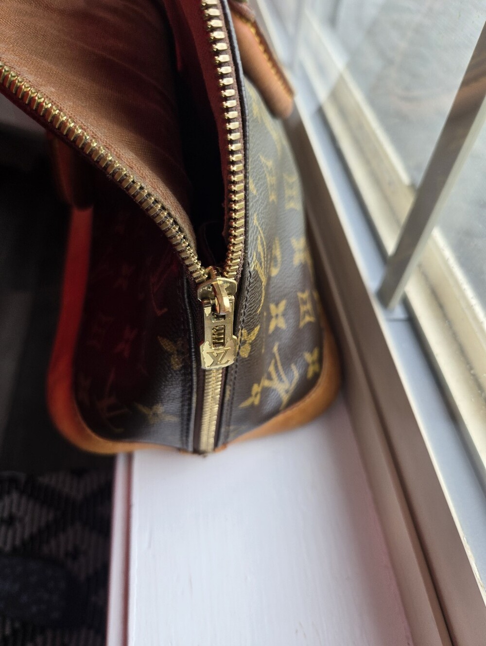 Louis Vuitton Brown Monogram Alma Handbag - Picture 5 of 16